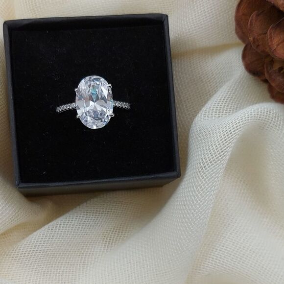 ⭐5 Carat Simulated Diamond Oval Sterling Silver Engagement Ring - Picture 7 of 9